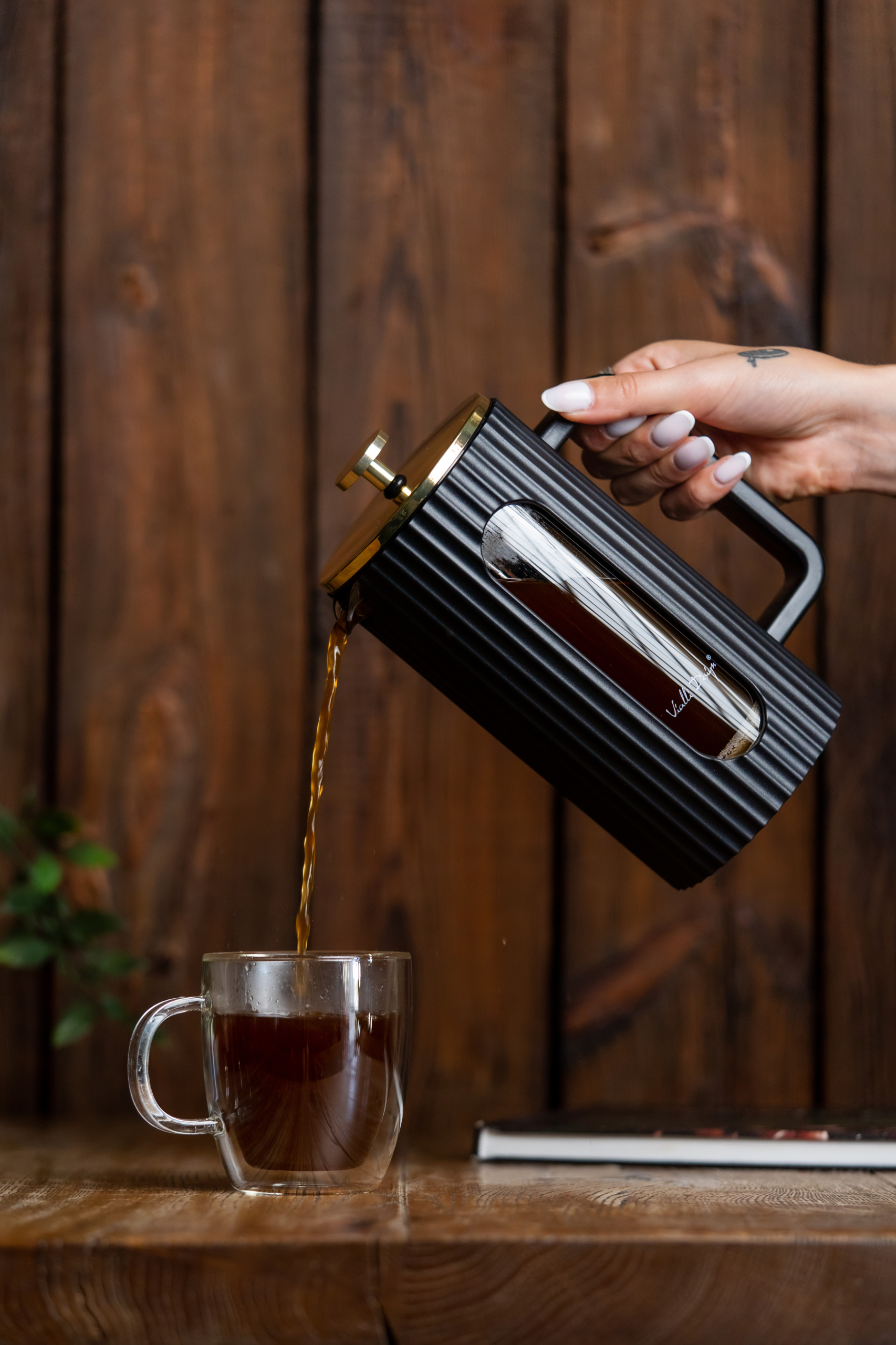 Zaparzacz do kawy i herbaty Złoto - Czarny Livio 1000ml - obrazek 2